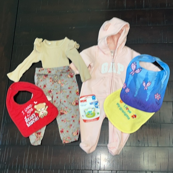 Baby girl 0-3mo and 0-6mo clothes bundle, pants and top set, gap baby one piece - Picture 2 of 12